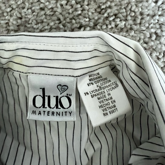 ◽️DUO MATERNITY: Women’s M, white & black striped button down blouse w/tie◽️ - Picture 2 of 9